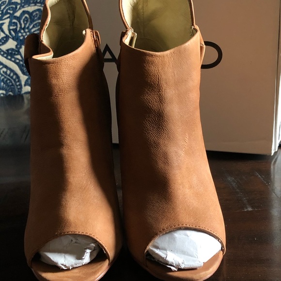 Gorgeous Periera Suede Peep Toe Heel Booties ♥️ - Picture 9 of 13